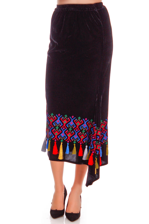 Fusta catifea neagra cu broderie P-43